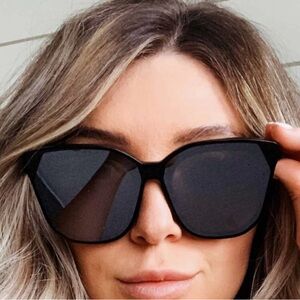 Diff Gia Sunglasses in Black. Super Chic.
